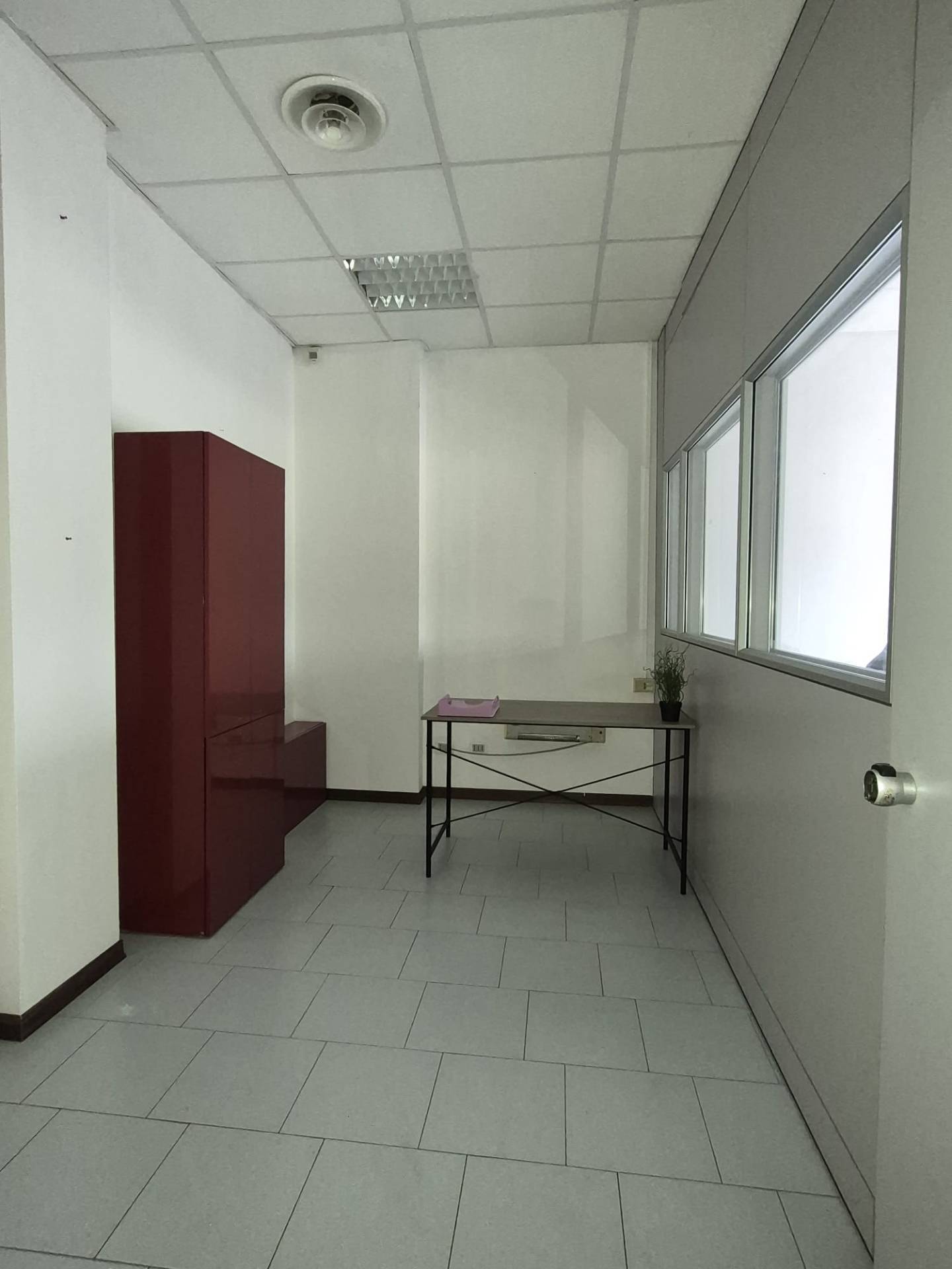 Locale commerciale in vendita a Ferrara, Via Bologna