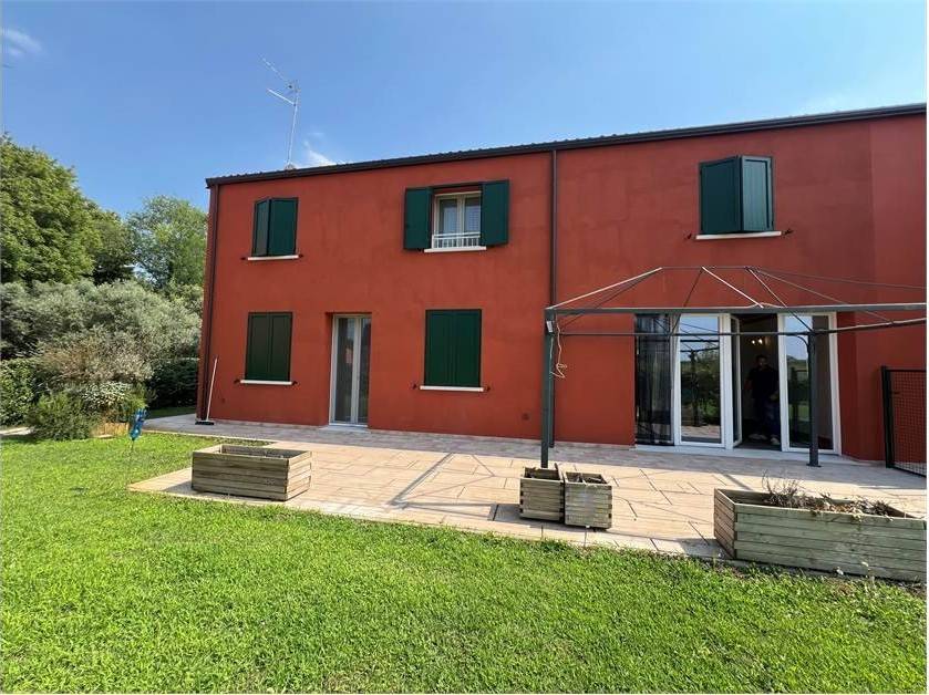 villa bifamiliare in vendita a Ferrara, Francolino