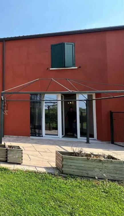 villa bifamiliare in vendita a Ferrara, Francolino