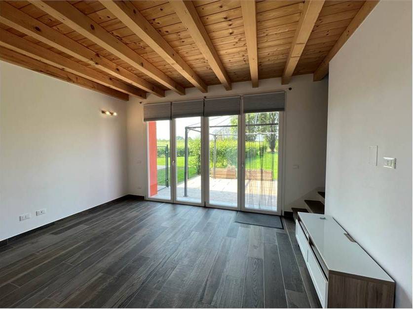 villa bifamiliare in vendita a Ferrara, Francolino