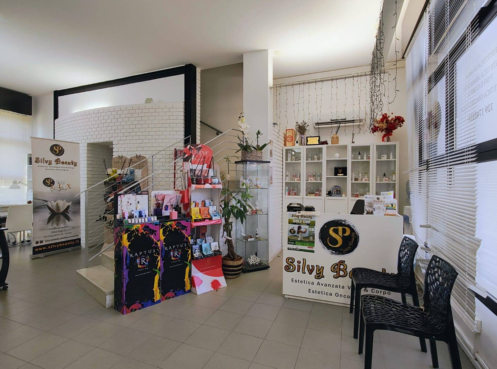 Locale commerciale in vendita a Ferrara, Via Bologna