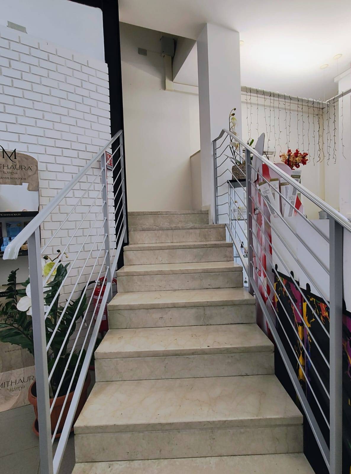 Locale commerciale in vendita a Ferrara, Via Bologna