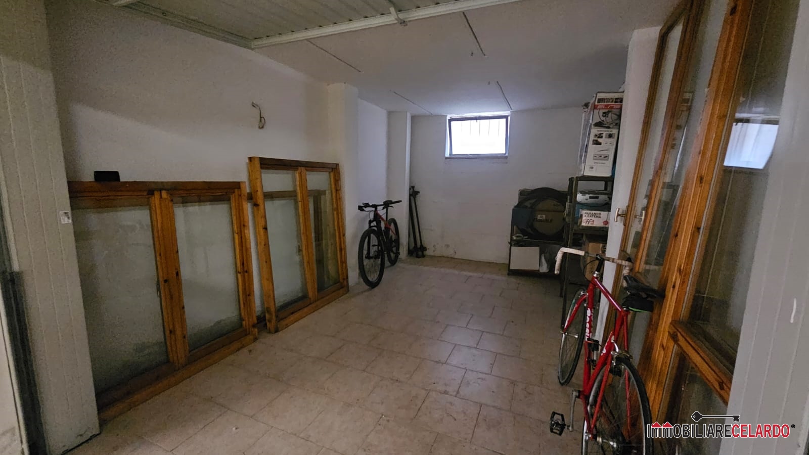 Box/Garage 17mq in vendita a Colle di Val d'Elsa