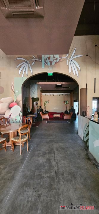 Locale commerciale in vendita a Colle di Val d'Elsa