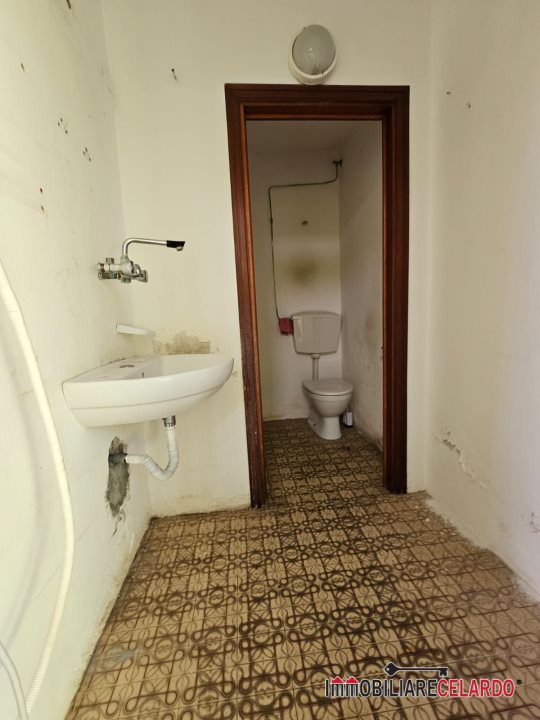 Locale commerciale in affitto a Poggibonsi