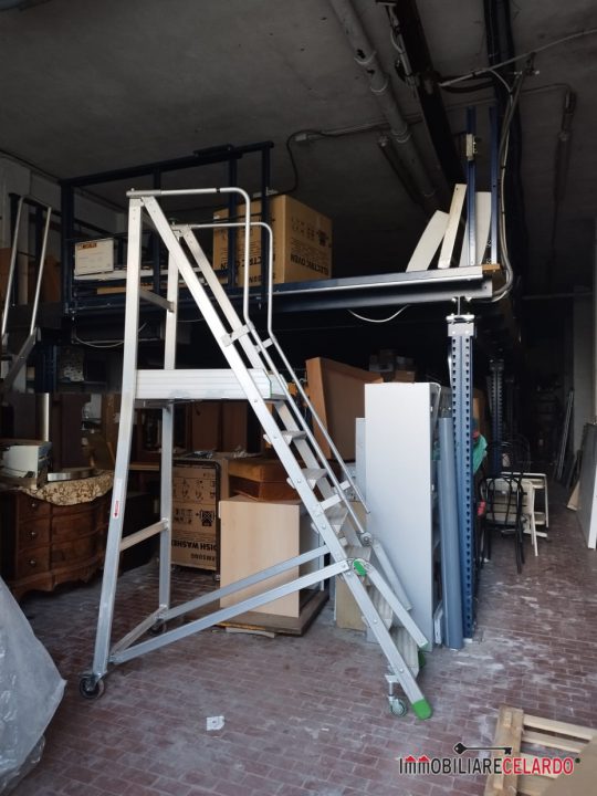 Capannone in vendita a Colle di Val d'Elsa