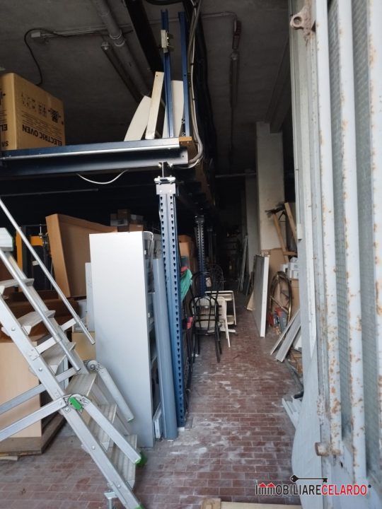 Capannone in vendita a Colle di Val d'Elsa