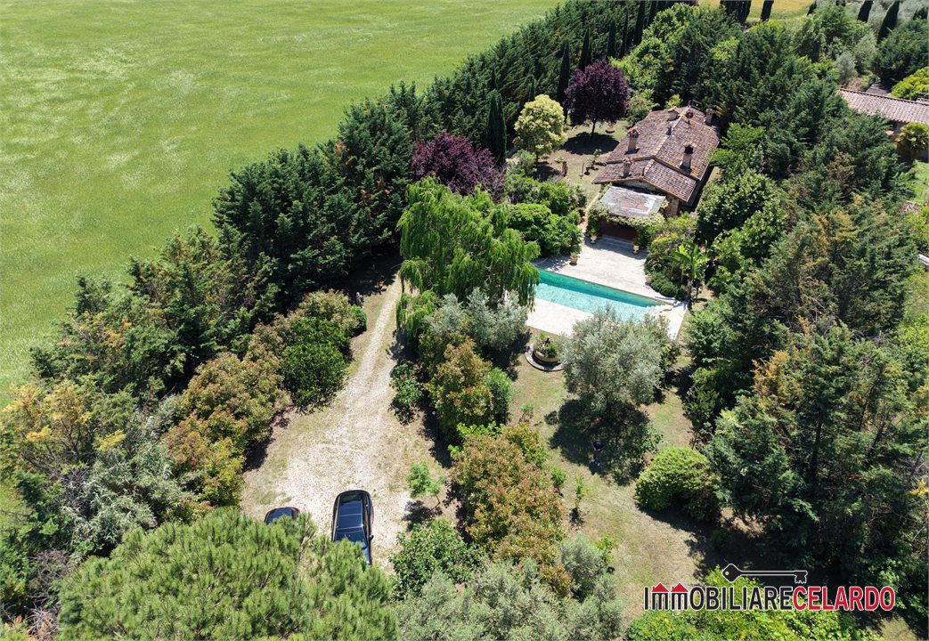 Villa in vendita a Colle di Val d'Elsa