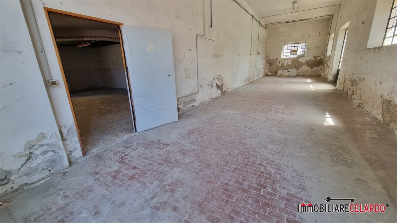 Magazzino in vendita, Colle di Val d'Elsa gracciano