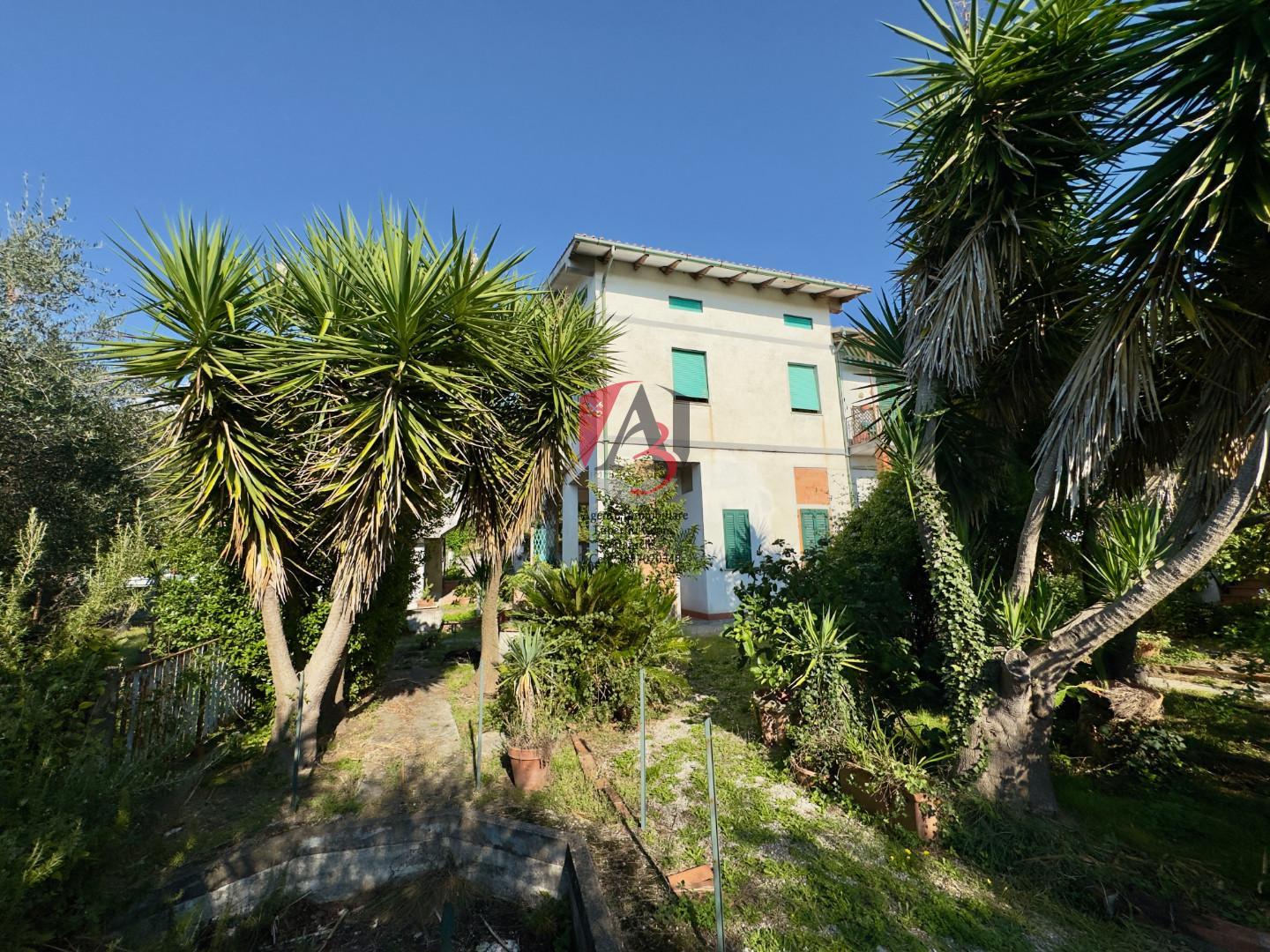 Villa con giardino, San Giuliano Terme asciano