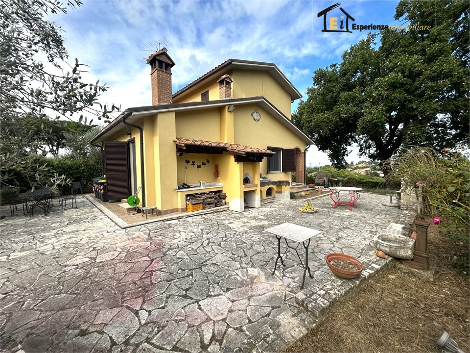 Villa in vendita a Calvi dell'Umbria