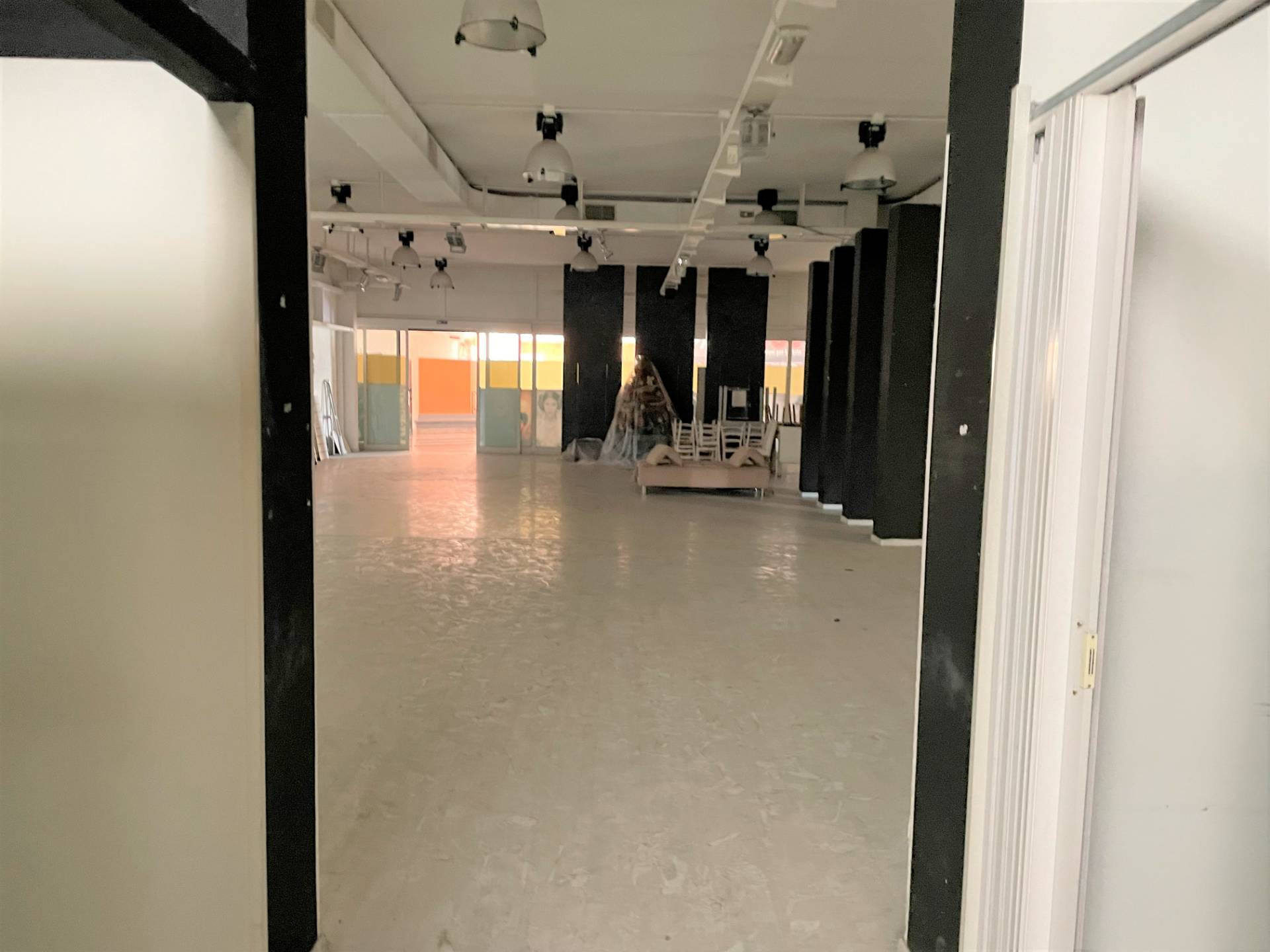 Locale Commerciale in affitto a Roma, Ostia