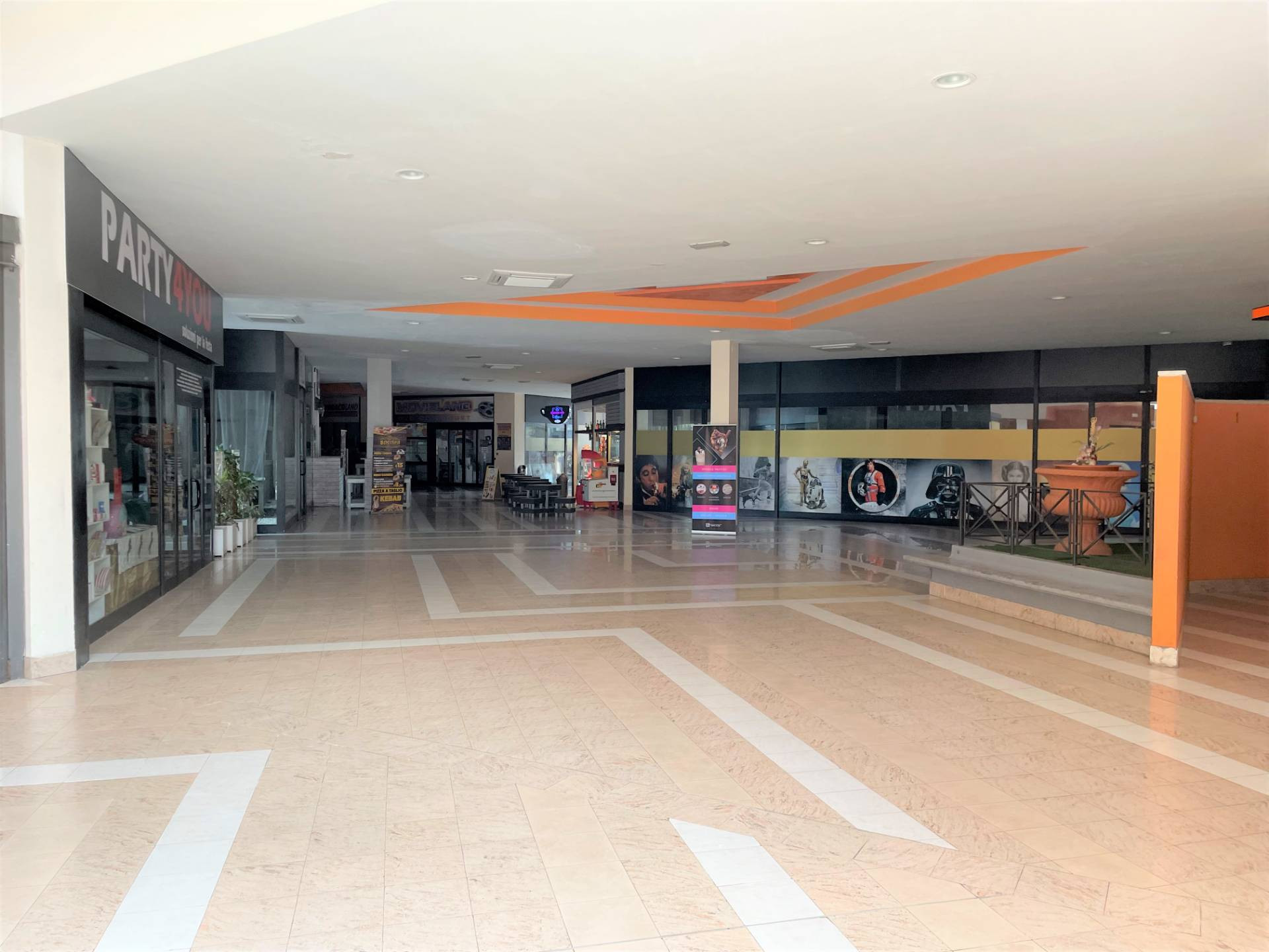 Locale Commerciale in affitto a Roma, Ostia