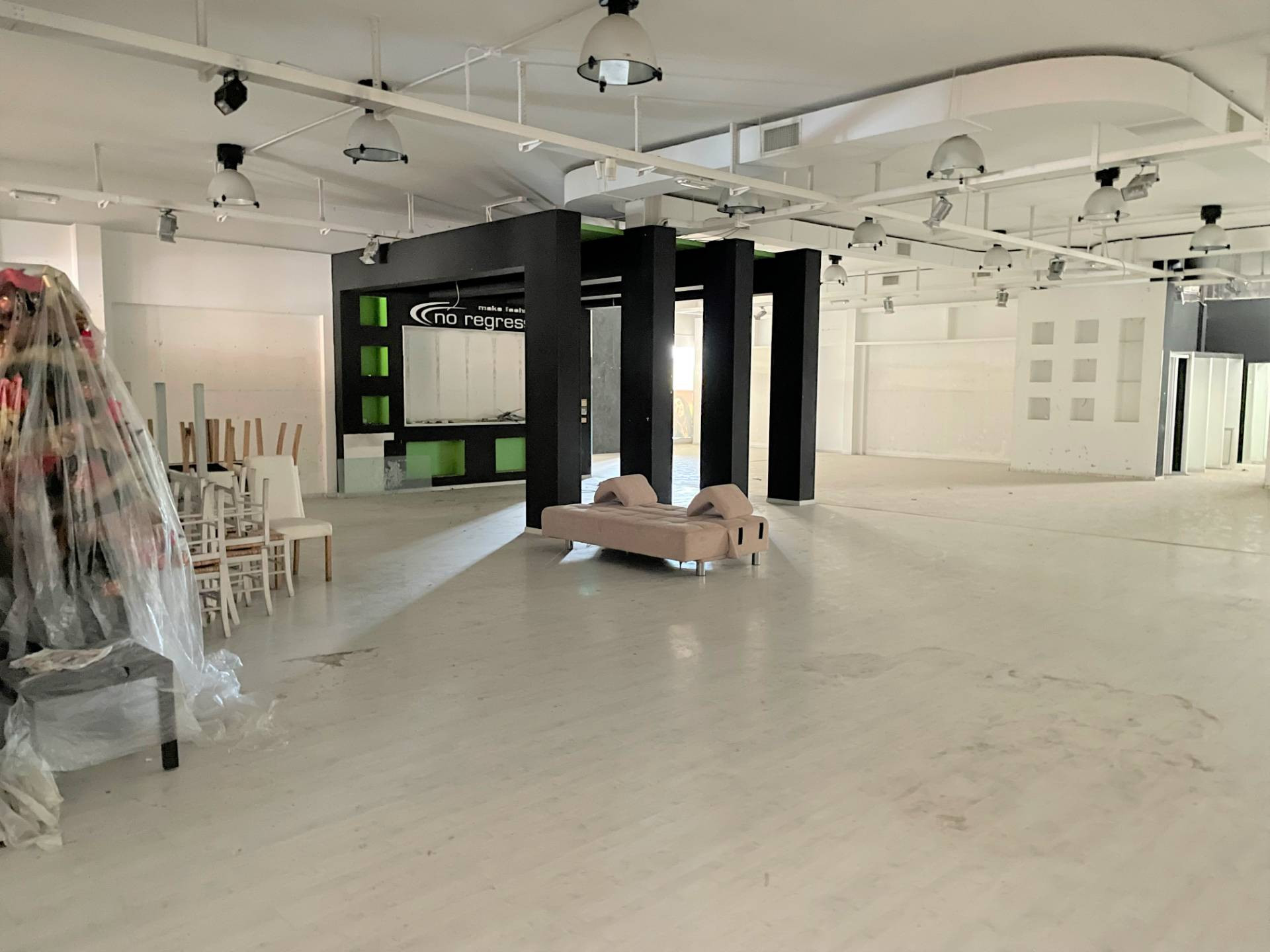 Locale Commerciale in affitto a Roma, Ostia