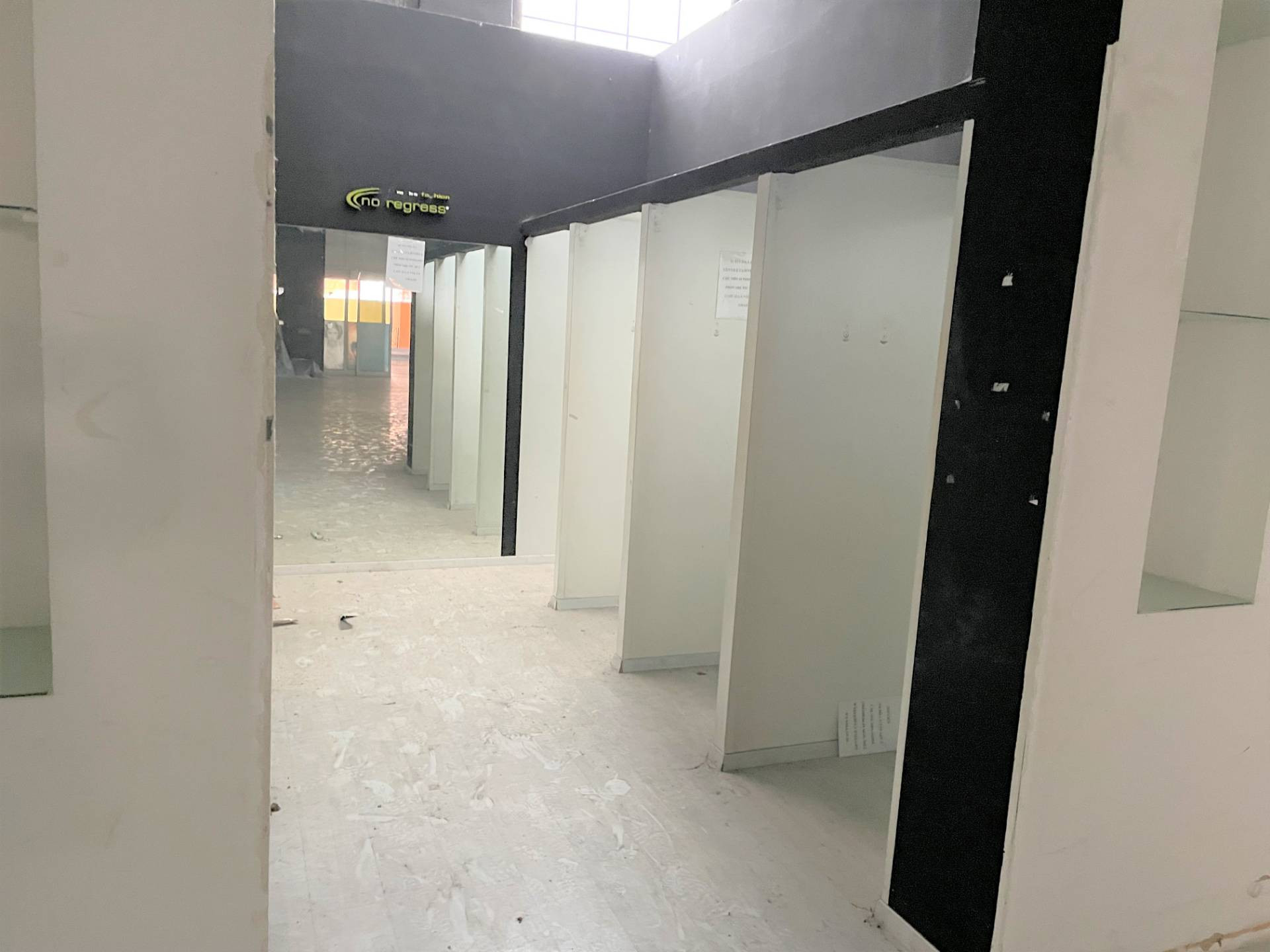 Locale Commerciale in affitto a Roma, Ostia