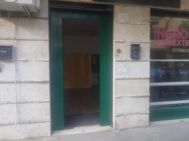 Negozio in vendita a Roma, Ostia Ponente