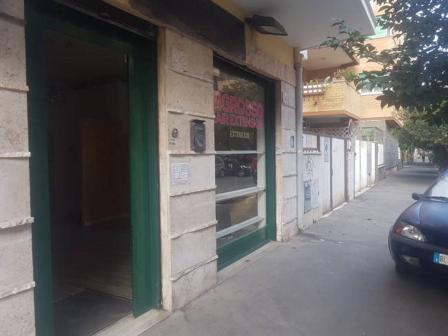 Negozio in vendita a Roma, Ostia Ponente