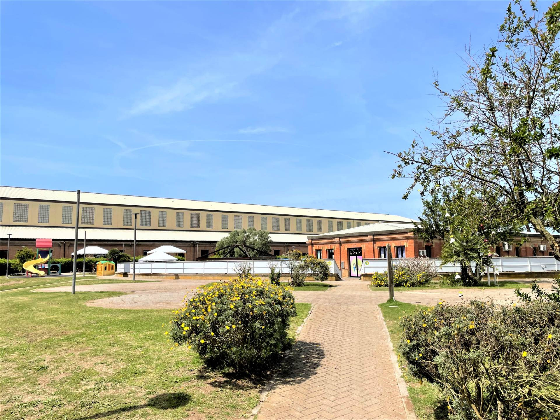 Locale Commerciale in affitto a Roma, Ostia