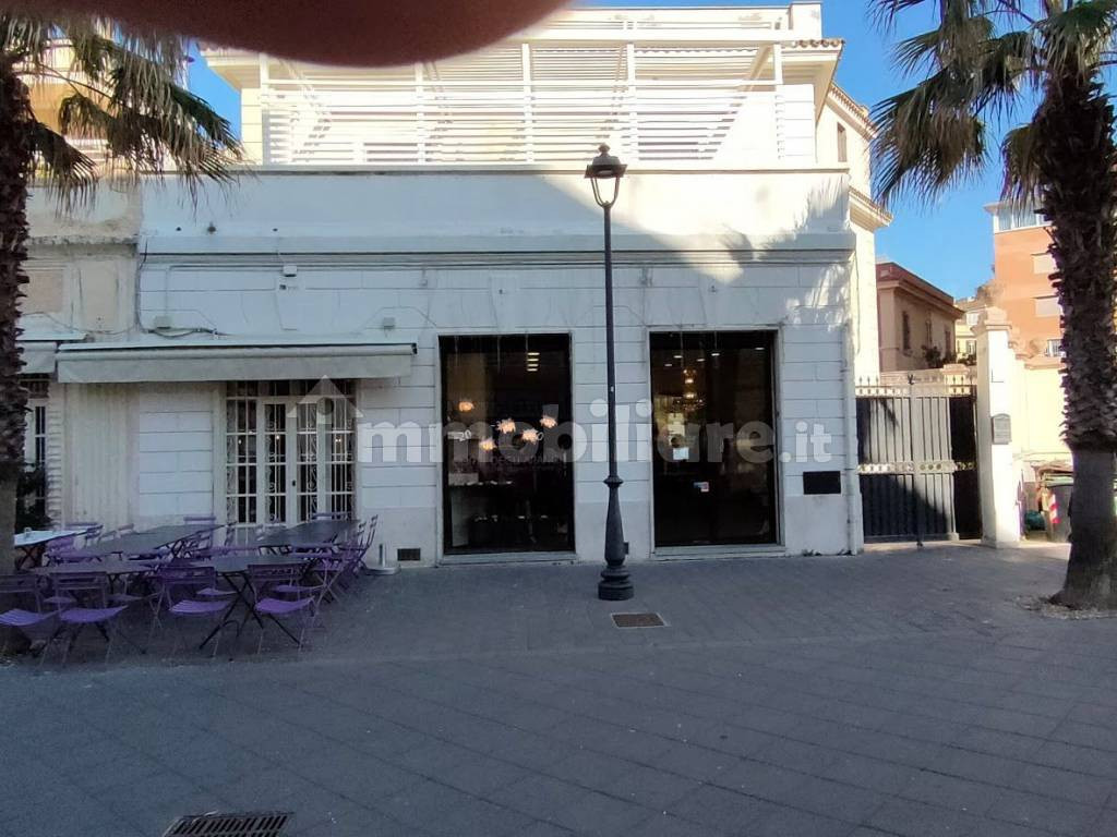 Negozio in vendita a Roma, Ostia Centro