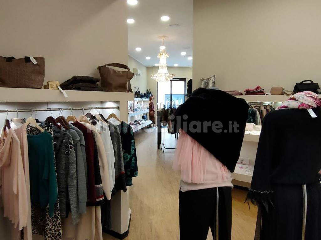 Negozio in vendita a Roma, Ostia Centro