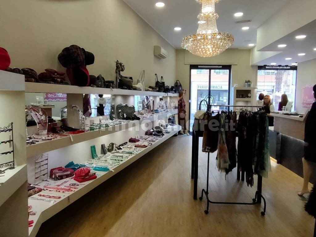 Negozio in vendita a Roma, Ostia Centro