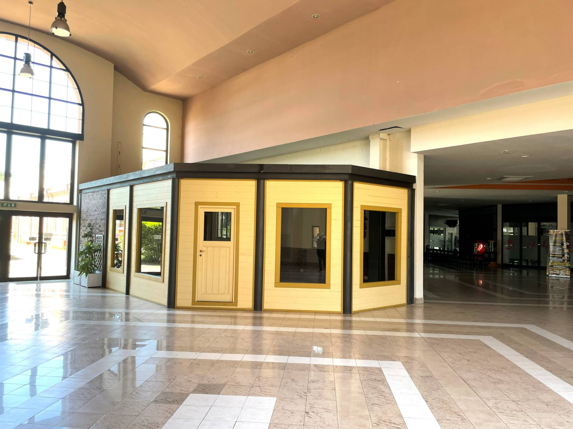 Locale Commerciale in affitto a Roma, Ostia