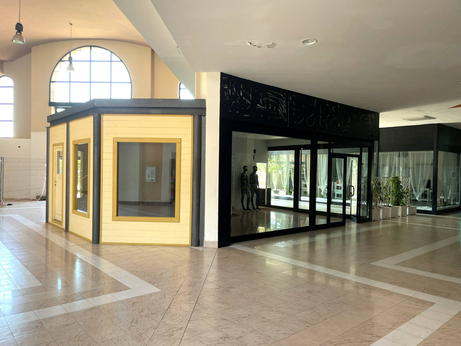 Locale Commerciale in affitto a Roma, Ostia