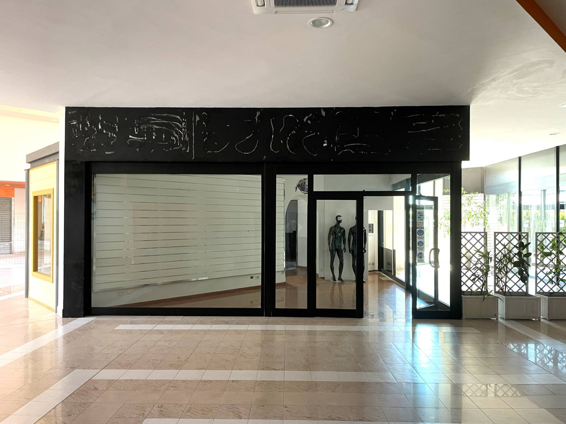 Locale Commerciale in affitto a Roma, Ostia