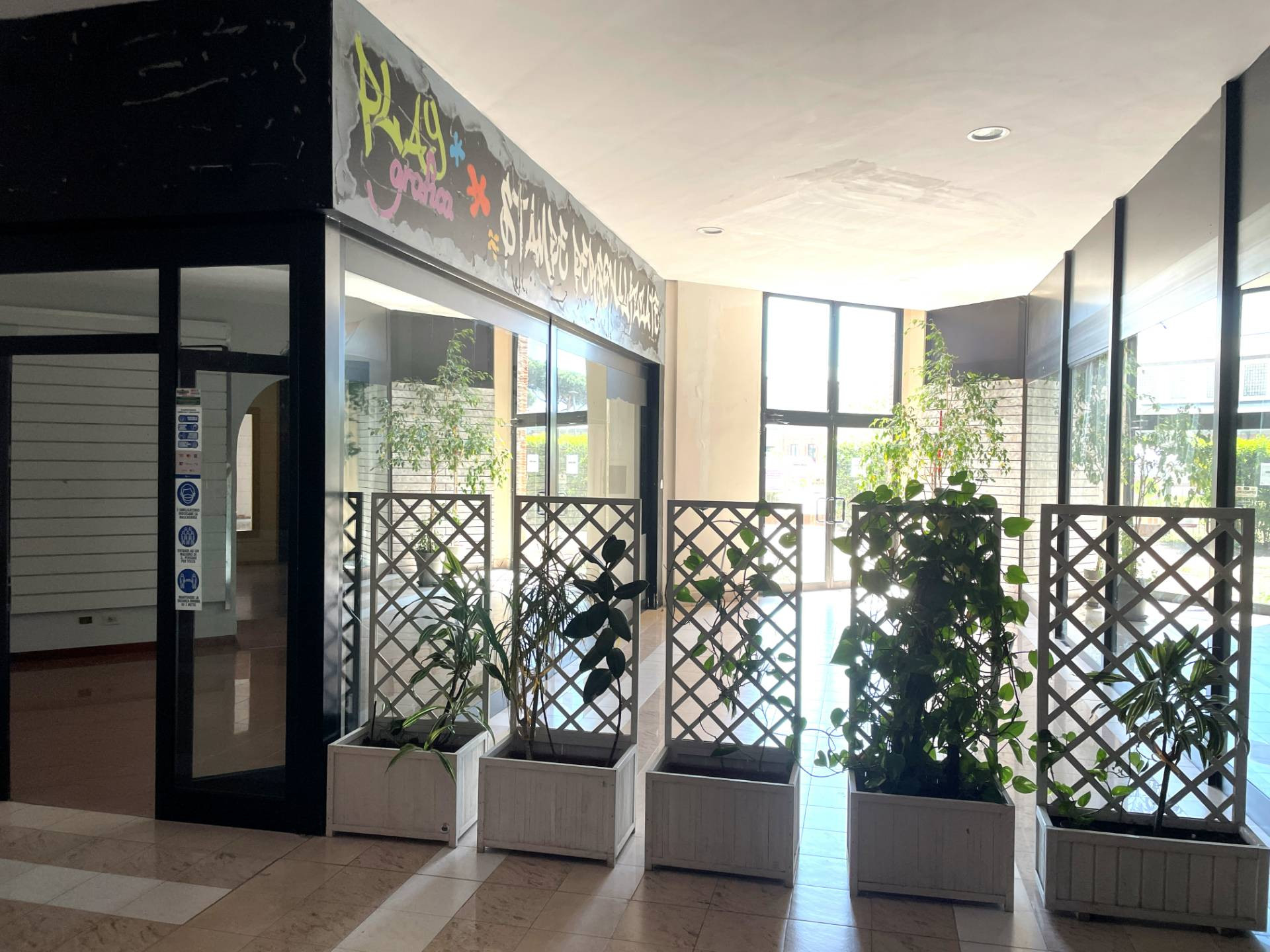 Locale Commerciale in affitto a Roma, Ostia