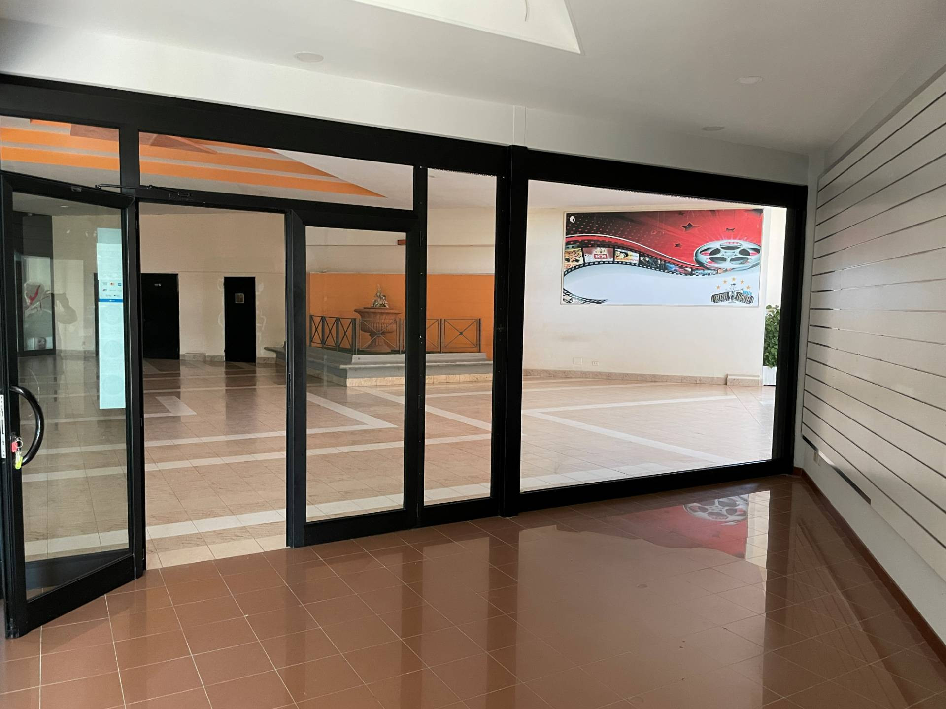 Locale Commerciale in affitto a Roma, Ostia