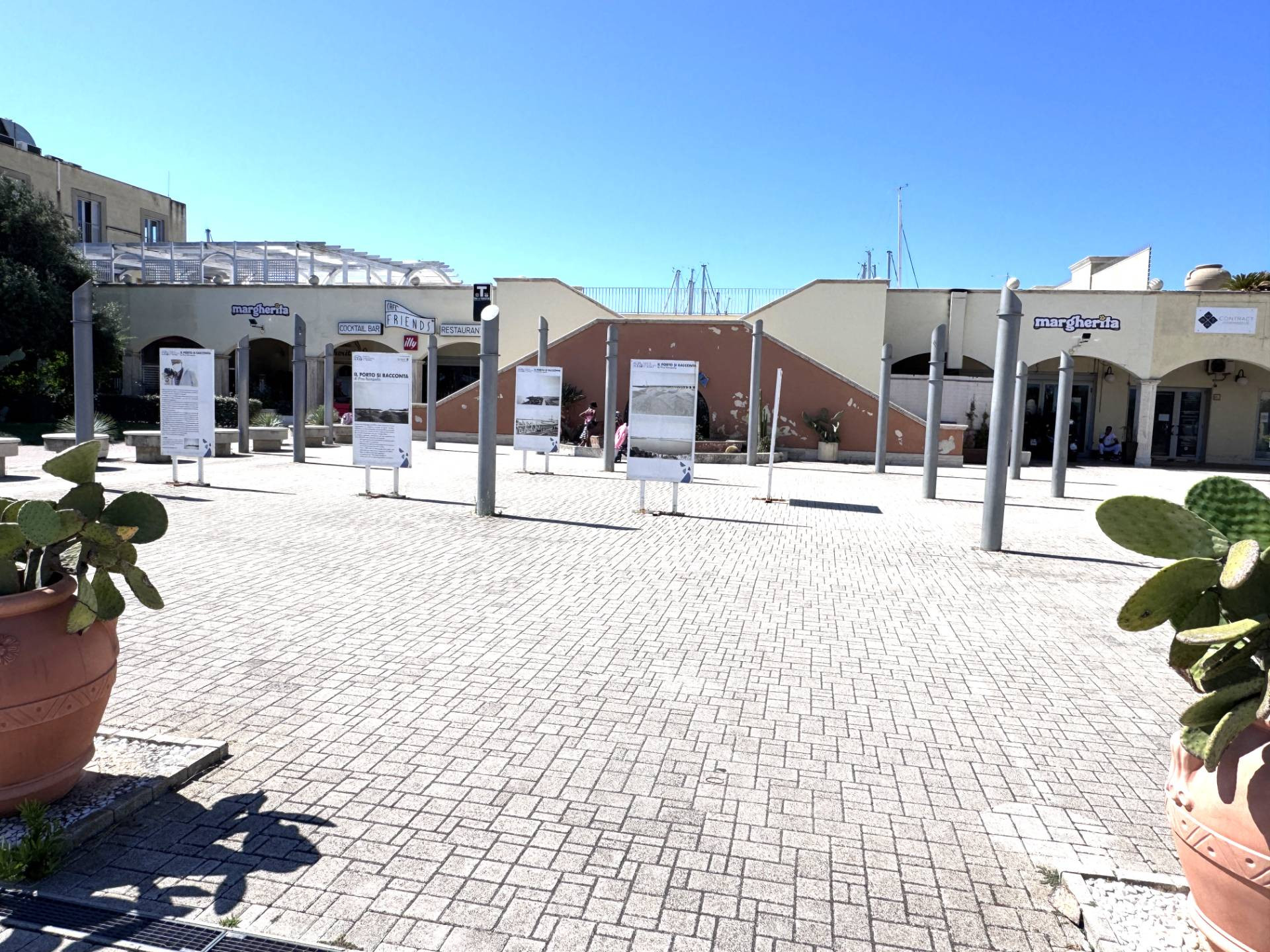 Locale Commerciale in vendita a Roma, Lido Di Ostia