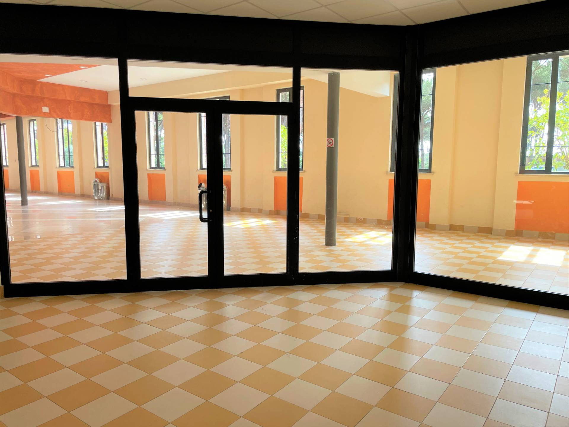 Locale Commerciale in affitto a Roma, Ostia