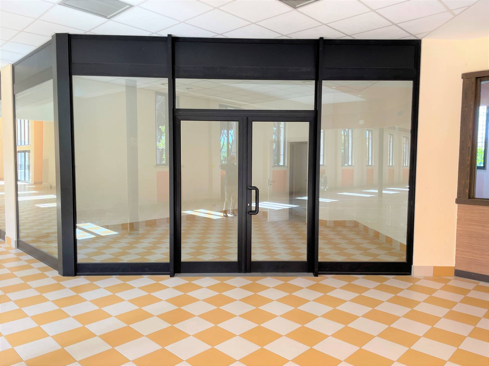 Locale Commerciale in affitto a Roma, Ostia