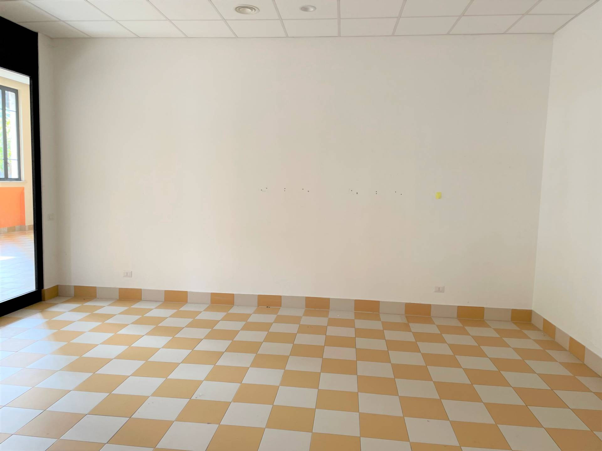 Locale Commerciale in affitto a Roma, Ostia