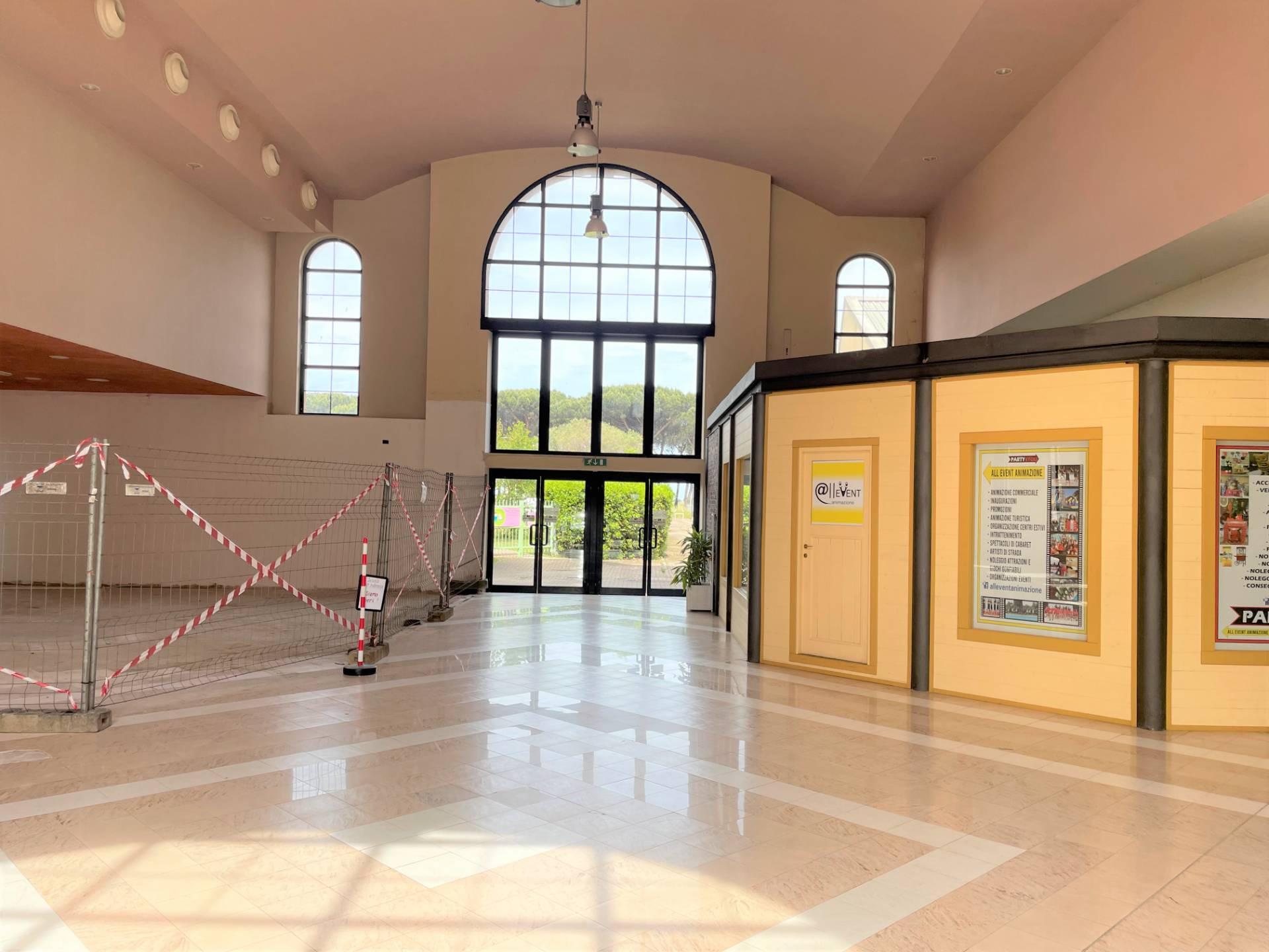 Locale Commerciale in affitto a Roma, Ostia