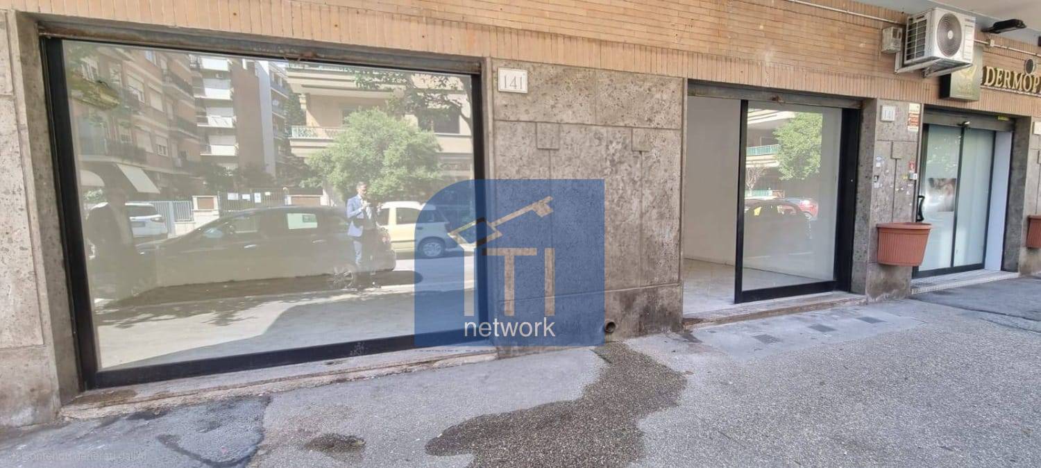 Negozio in vendita a Roma, Ostia Ponente