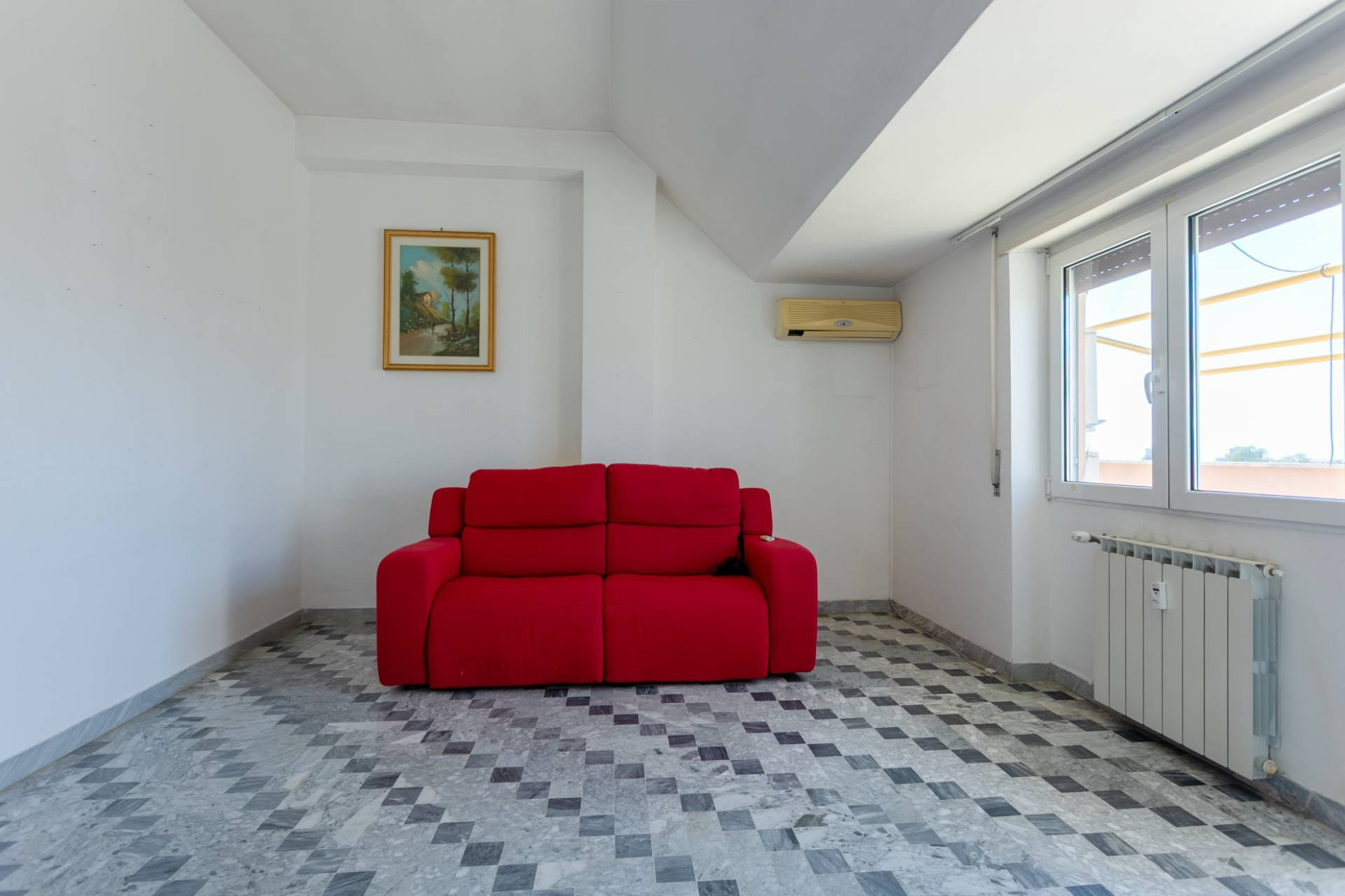 Attico/Mansarda in vendita a Pomezia, Centro