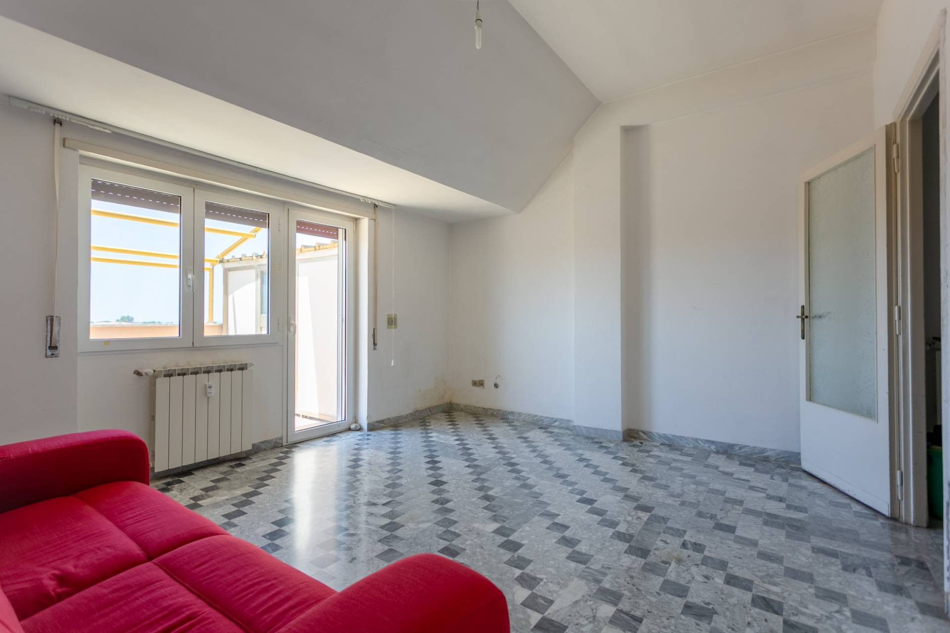 Attico/Mansarda in vendita a Pomezia, Centro