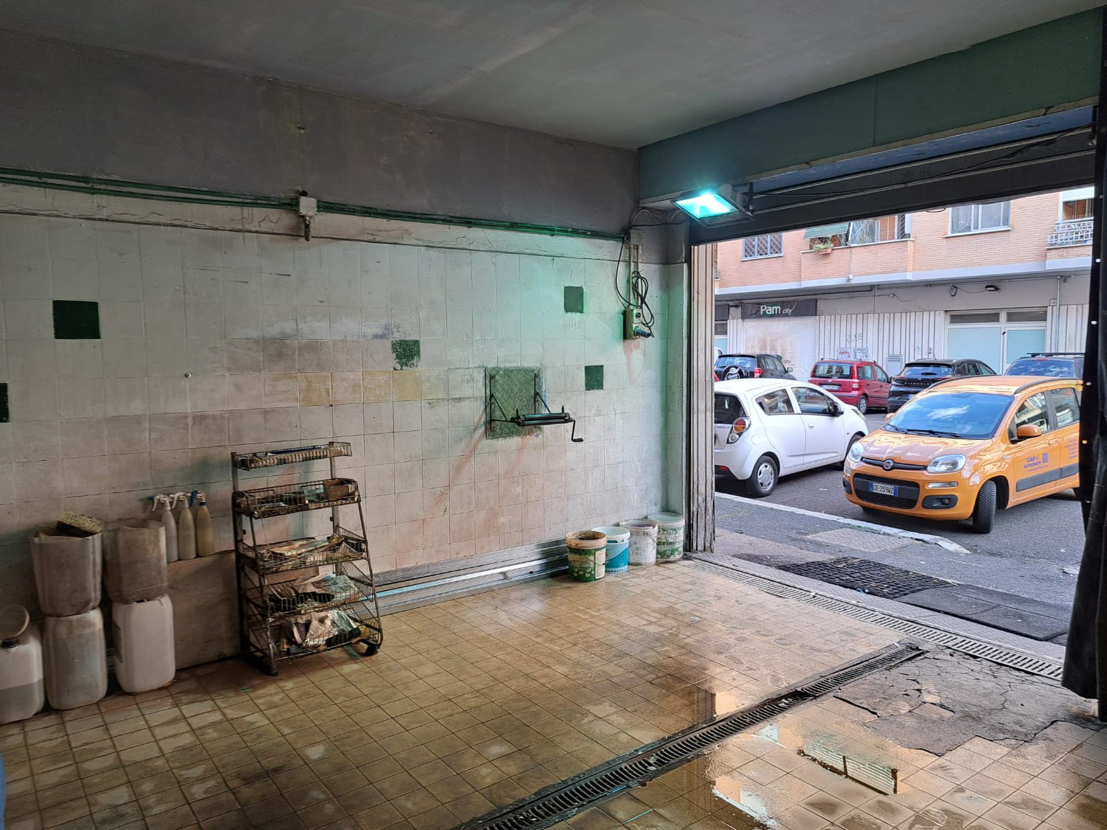 Locale Commerciale in vendita a Roma, Ostia