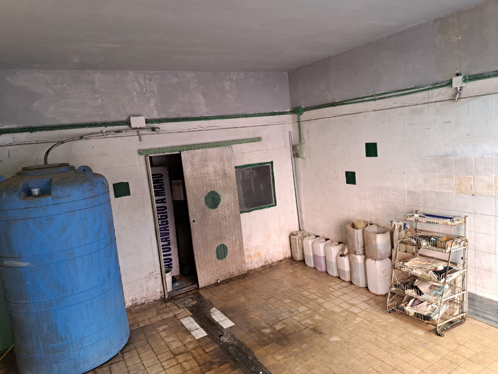 Locale Commerciale in vendita a Roma, Ostia