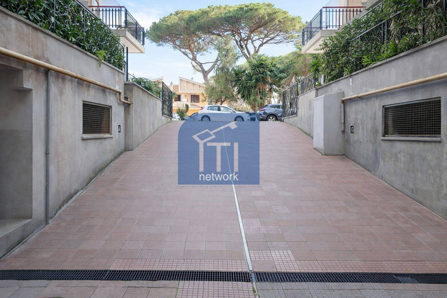 Garage/Box in vendita a Roma, Ostia Levante