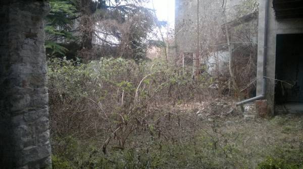 Palazzo intero stabile in vendita a Erba, Incino