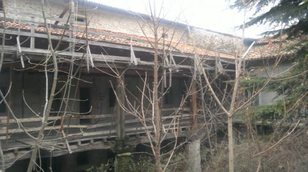 Palazzo intero stabile in vendita a Erba, Incino