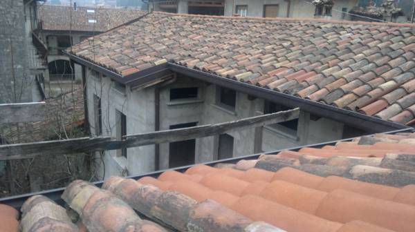 Palazzo intero stabile in vendita a Erba, Incino