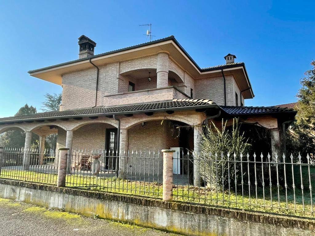 Villa con box a Castellazzo Bormida