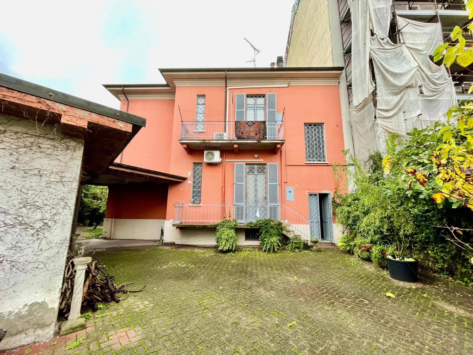 Villa con terrazzo, Alessandria cristo