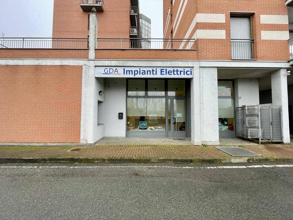 Locale commerciale in vendita a Alessandria, Cristo