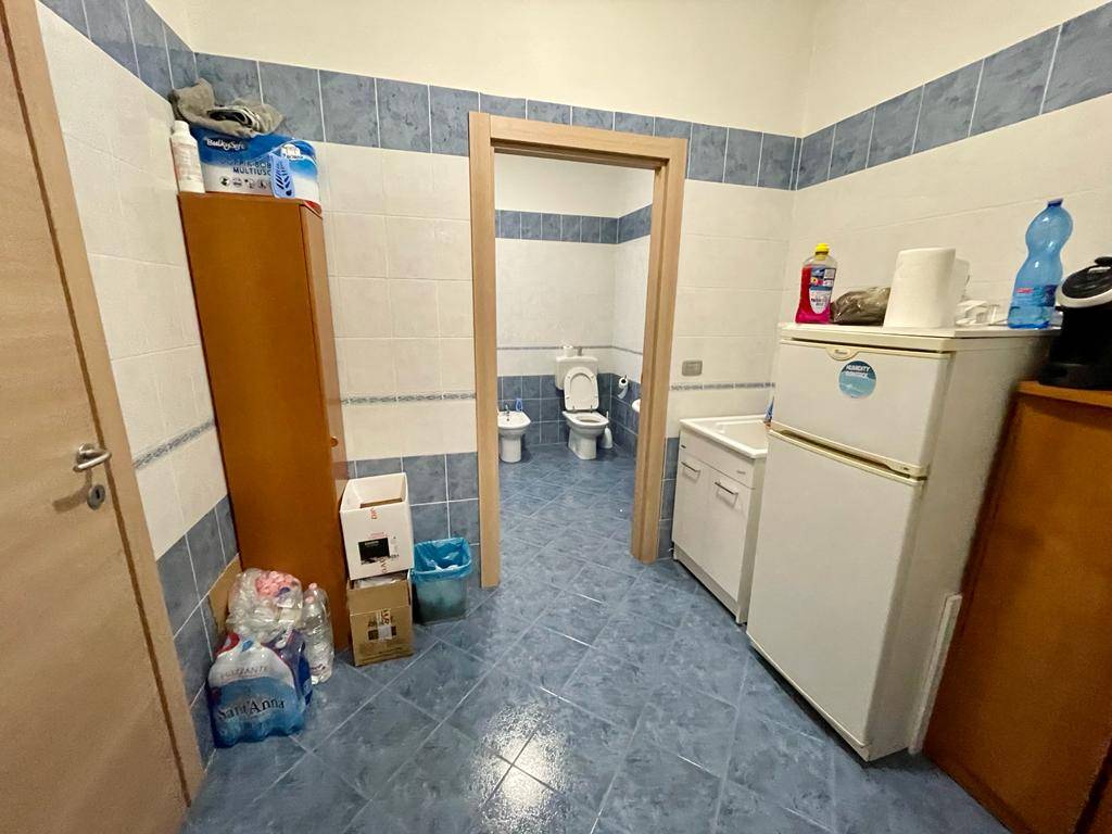 Locale commerciale in vendita a Alessandria, Cristo