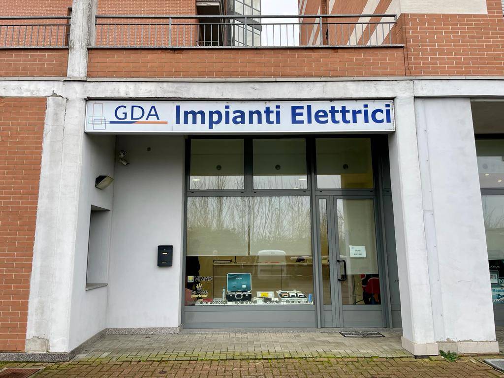 Locale commerciale in vendita a Alessandria, Cristo