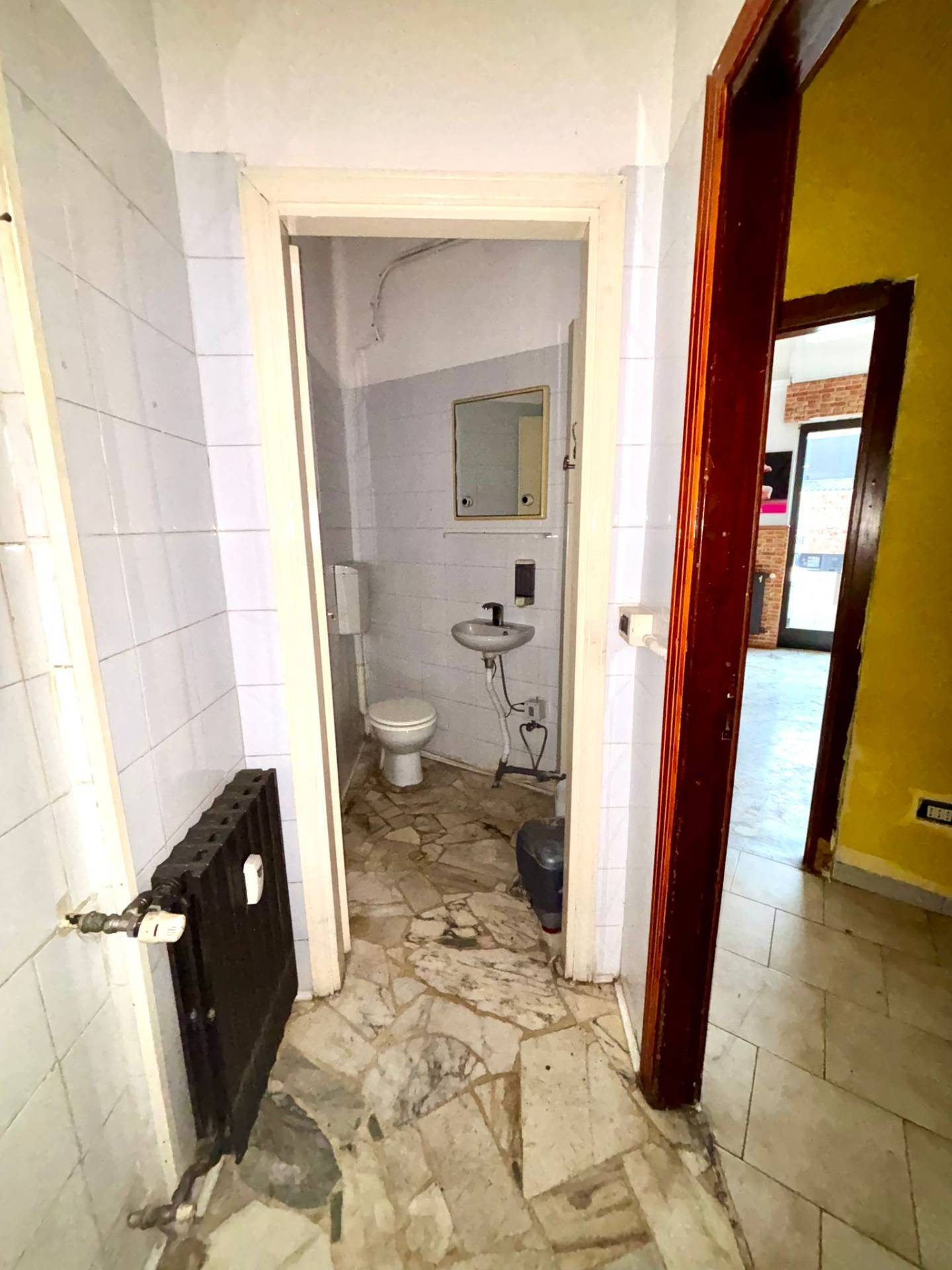 Locale commerciale in vendita a Alessandria, Centro-P.zza Matteotti